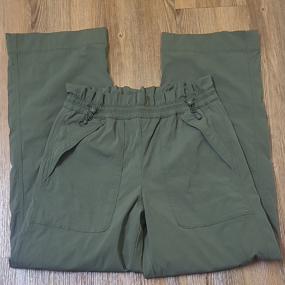 Athleta Pants - Athleta Forest Green Relaxed Pants used good conditionzise 4.
